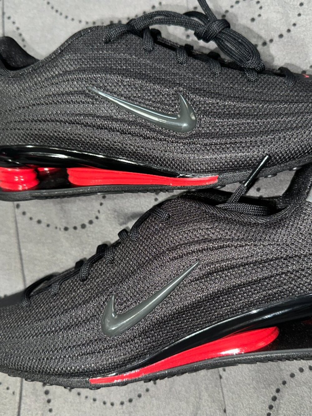 NIKE SHOX Z BLACK & UNIVERSITY RED SHOES SIZE 8 WOMEN NEW NO BOX $135.00